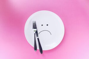 不機嫌な顔文字のお皿
